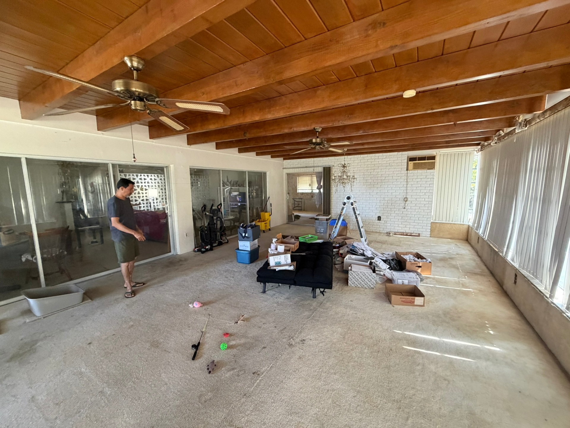 Bonus room with beamed ceiling โ Palma Sola off-market listing photo 8