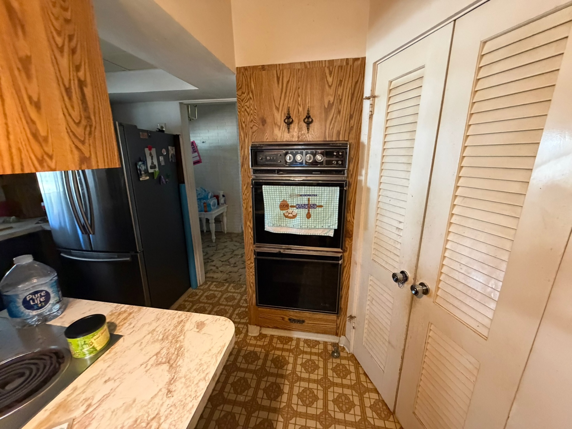 Kitchen pass-through โ Palma Sola off-market listing photo 29