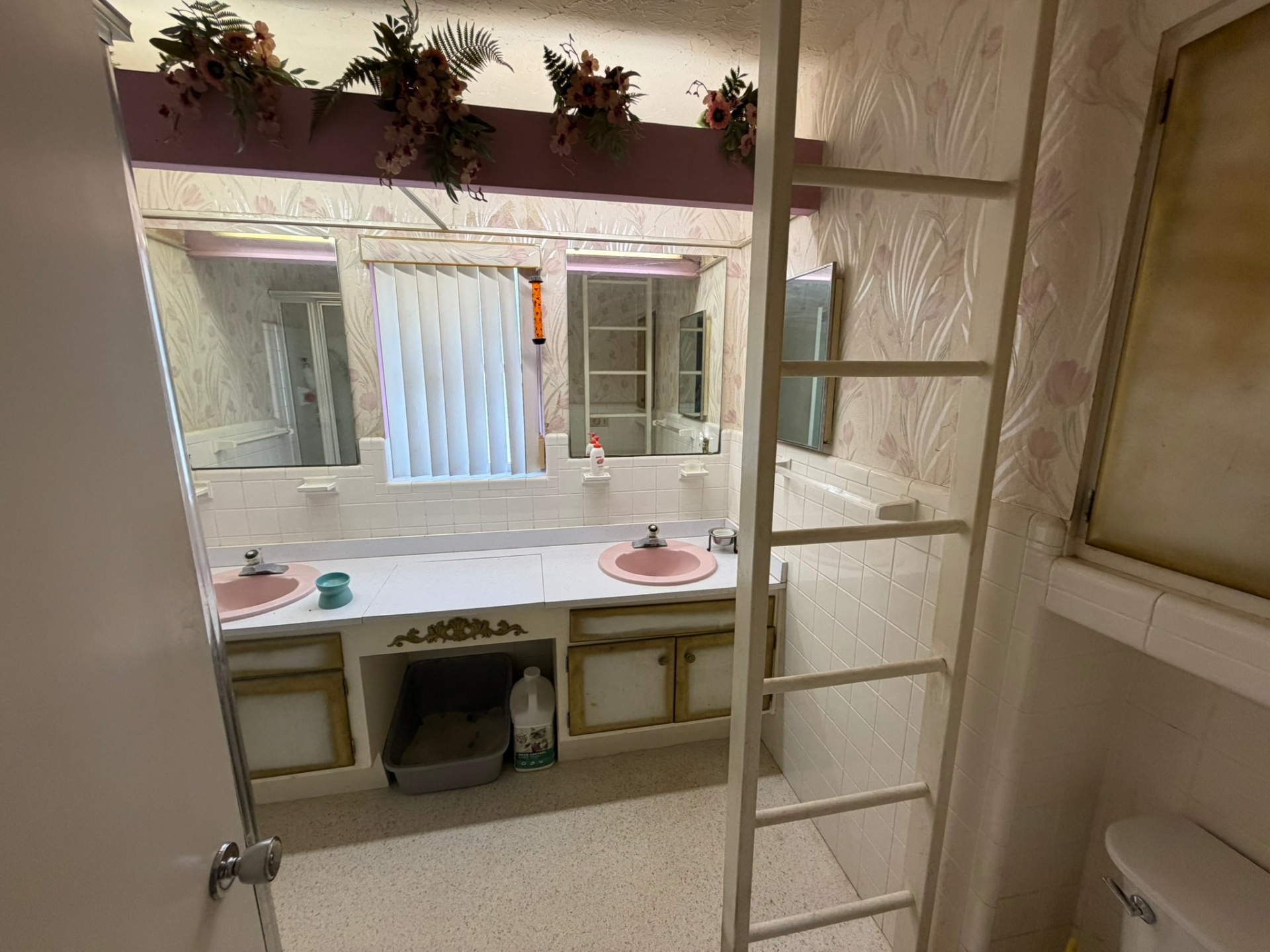 Primary bath โ double vanity โ Palma Sola off-market listing photo 13