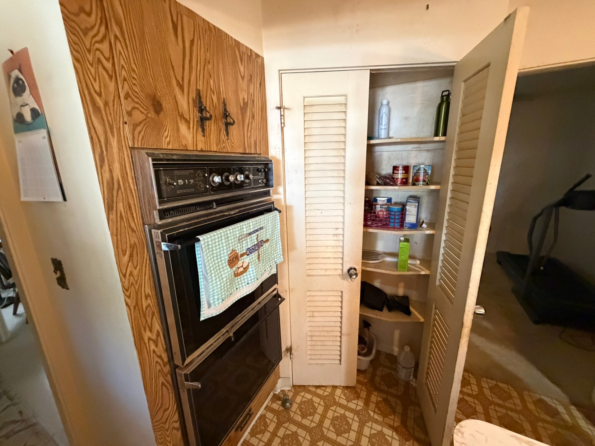 Wall oven & pantry โ Palma Sola off-market listing photo 27