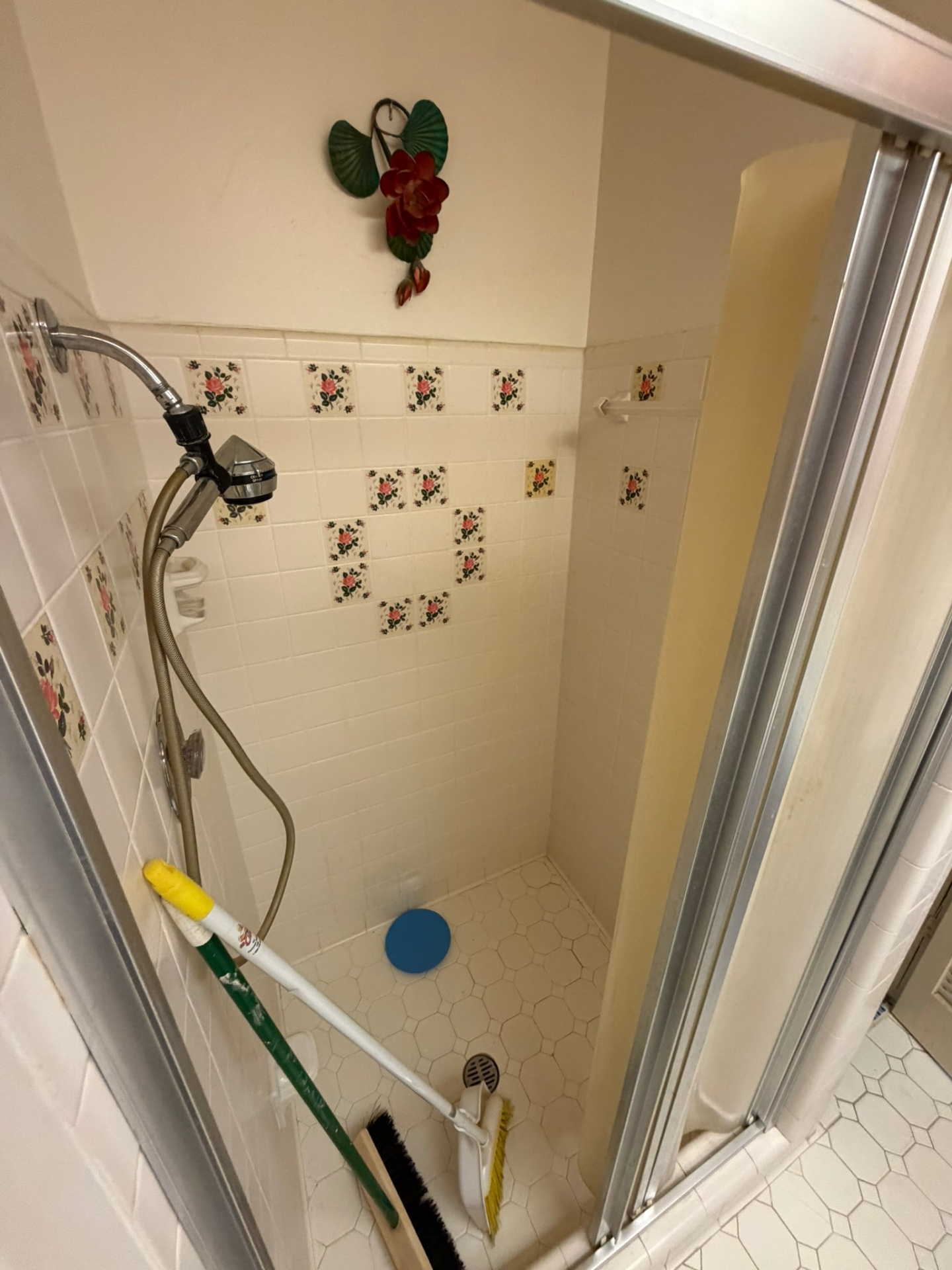Guest bath shower โ Palma Sola off-market listing photo 34